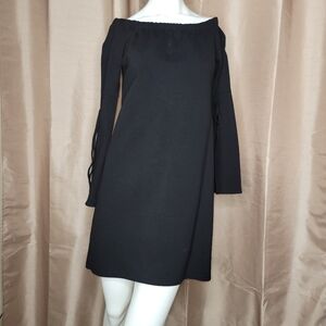 Bobeau Off The Shoulder Flared Dress - Size: Medium - Color: Black